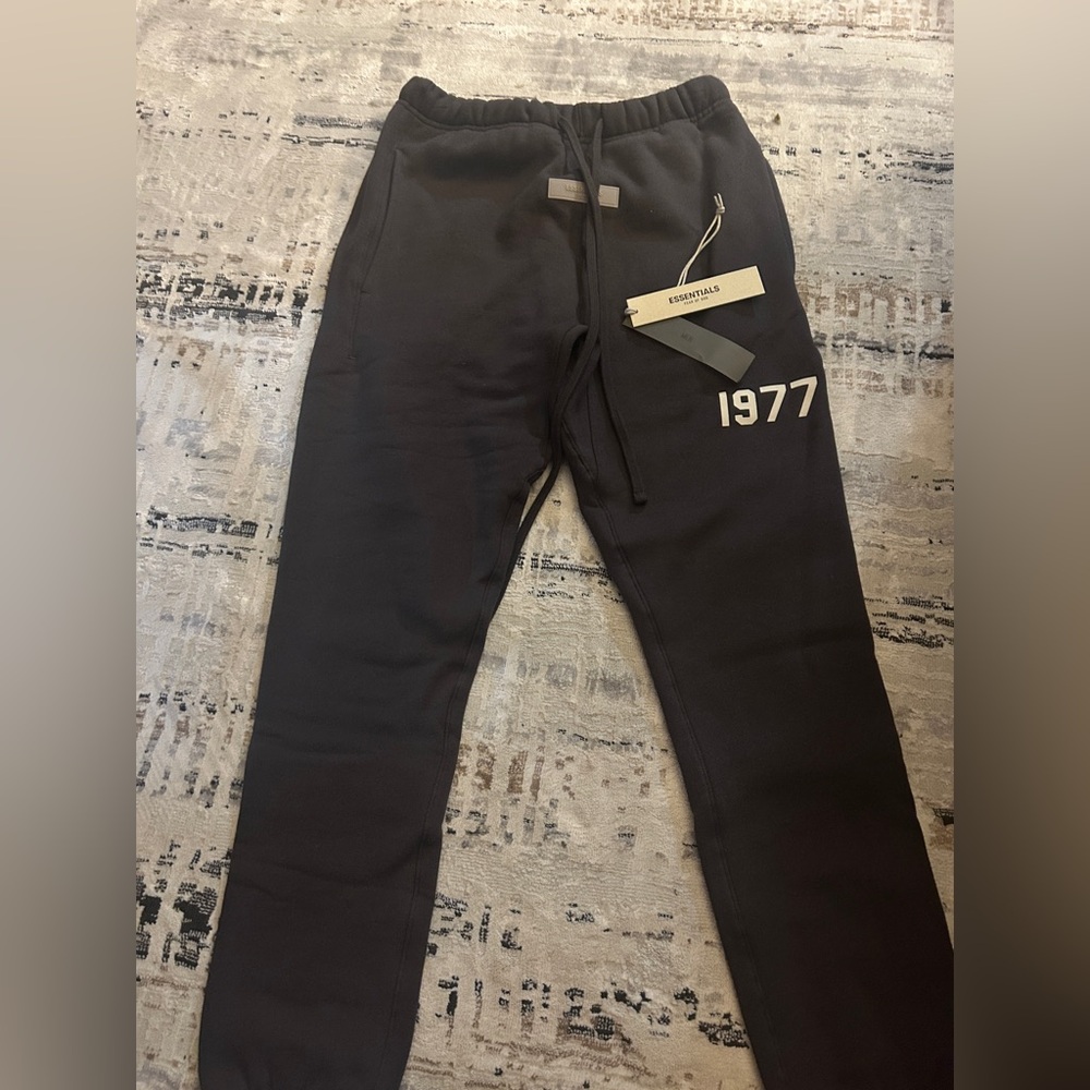 Essentials Sweatpants - Picture 3 of 3